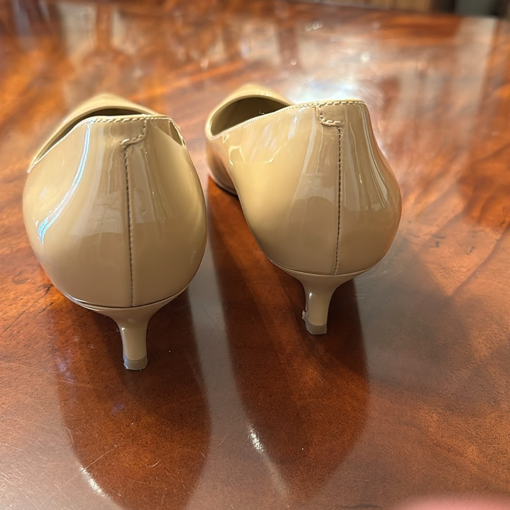 Via Spiga Patent Leather Nude Low Kitten Heel Pumps Shoes Size 9 8.5 - Picture 5 of 6